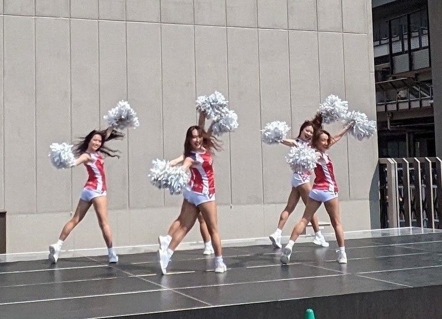 【地方競馬】船橋　千葉ジェッツとコラボイベント　フライトクルーチアリーダーズ「ＳＴＡＲ　ＪＥＴＳ」が迫力満点のダンスパフォーマンス