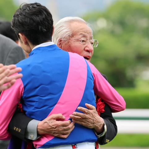 武豊騎手が松本好雄オーナーをしのぶ　「天国で父とともに競馬談義をしながら見守っていただければ」