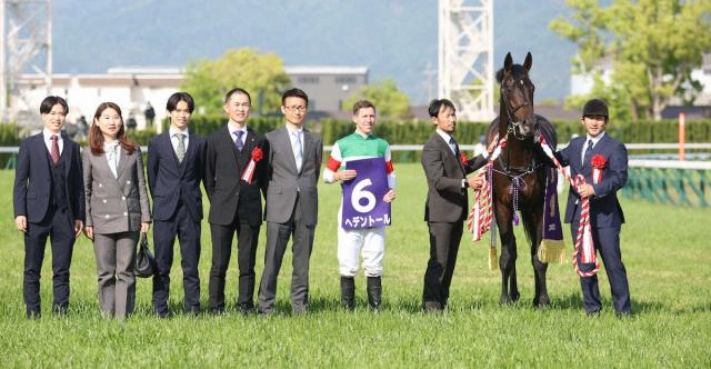 天皇賞・春を制したヘデントールは来年の再始動に備える　右トモを傷めて夏の英遠征見送り