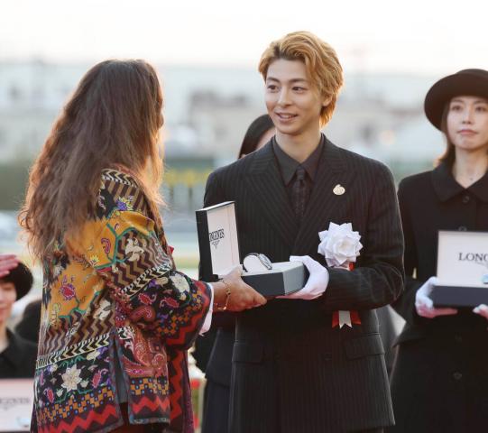 【ジャパンC】「ザ・ロイヤルファミリー」に出演中の高杉真宙がプレゼンター「ワクワクが止まりません」