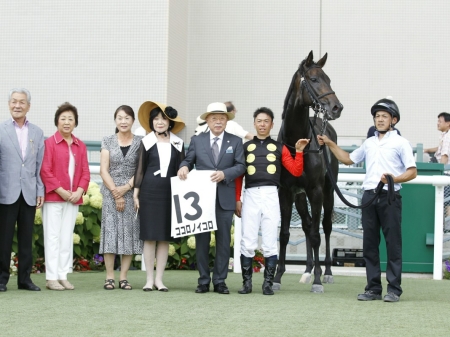 北村宏司騎手騎乗の4番人気ココロノイコロが新馬勝ち(c)netkeiba、撮影：下野雄規