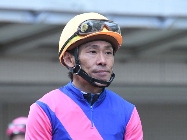 JRA通算10000回騎乗達成した古川吉洋騎手(写真は2021年11月28日阪神競馬場での騎乗時) (c)netkeiba.com