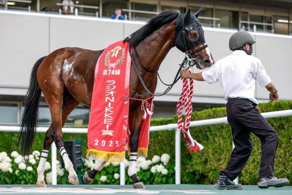 【ラジオNIKKEI賞】エキサイトバイオが重賞初挑戦でV 中団から馬群を割って鮮やかな差し切り勝ちを決める