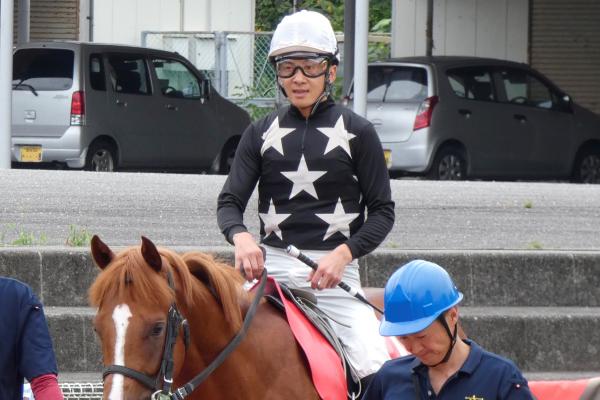 ディープ？キンカメ!? 地方騎手があの名馬の勝負服のワケ