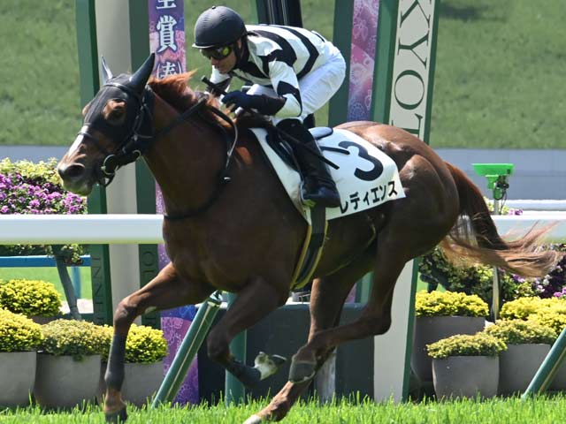 ジョッキーカメラ】ジャスティンパレス騎乗の鮫島克駿騎手