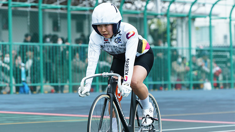 酒井亜樹(写真提供：チャリ・ロト)