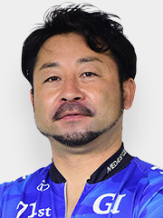 山崎芳仁プロフィール