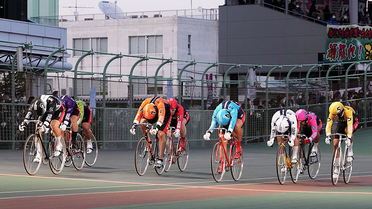 2番車の小原佑太が外をに突き抜け優勝(photo by Shimajoe)