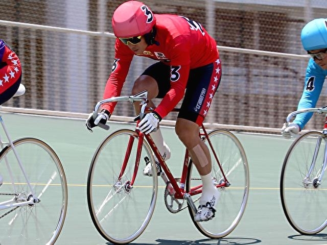 元プロ競輪選手レース使用 自転車 フレーム ボンバー 前上がり