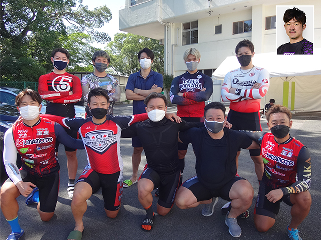 ●熊本記念写真1(集合写真の右上に、遠足の欠席者みたく中川の写真を合成する。四角囲みか丸囲みで。中川写真はプロフィール写真のやつを使う)