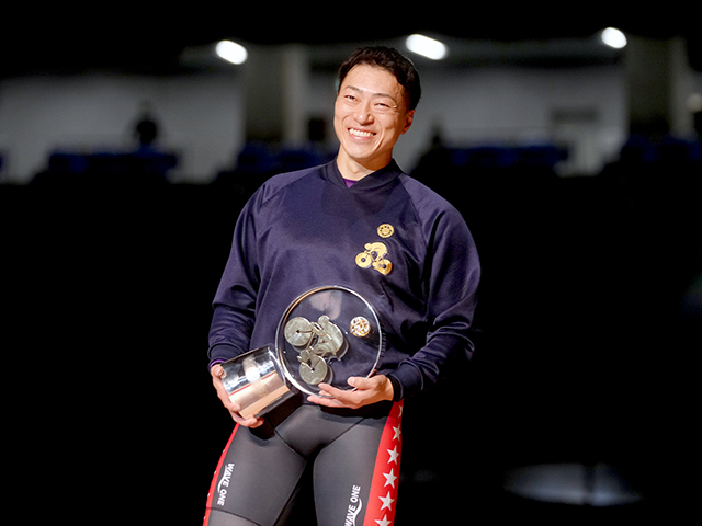 競輪 新田祐大選手 サイン入りユニフォーム - タレントグッズ