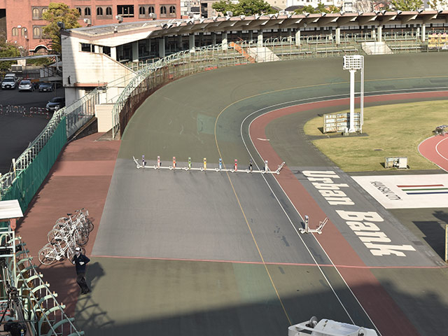 競輪ドキュメンタリー映画『川崎競輪』ーー定点カメラが捉えた“競輪場のある街で生きる人々”